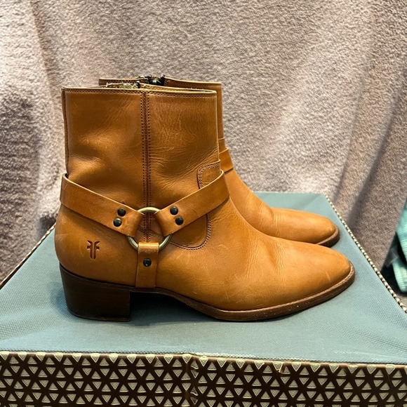 Frye women’s Dara harness moto ankle bootie size 7B - Picture 5 of 9